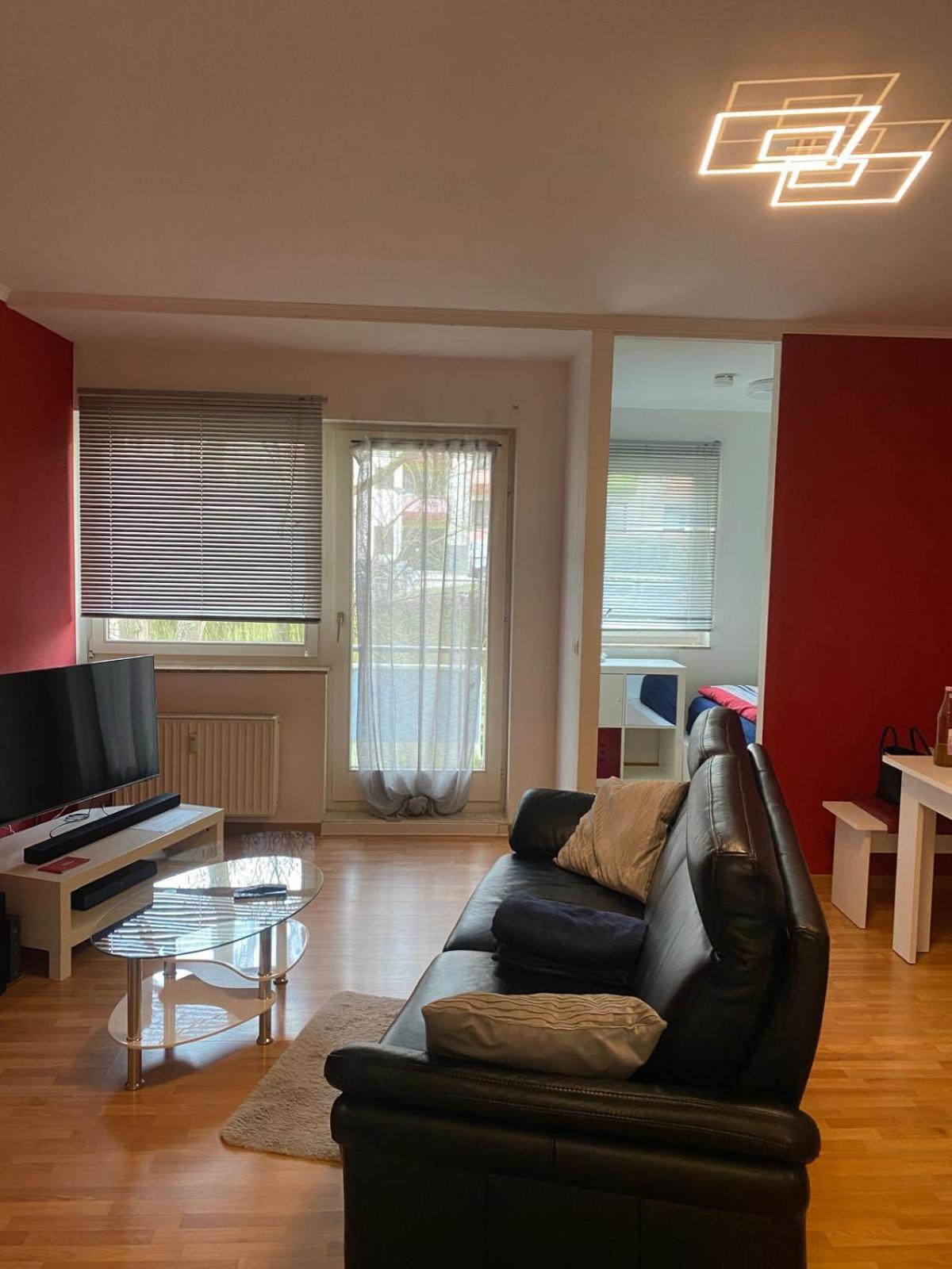 Zwei Zimmer Appartment Mit Balkon Und Stellplatz Voll Moebliert Trier Bagian luar foto