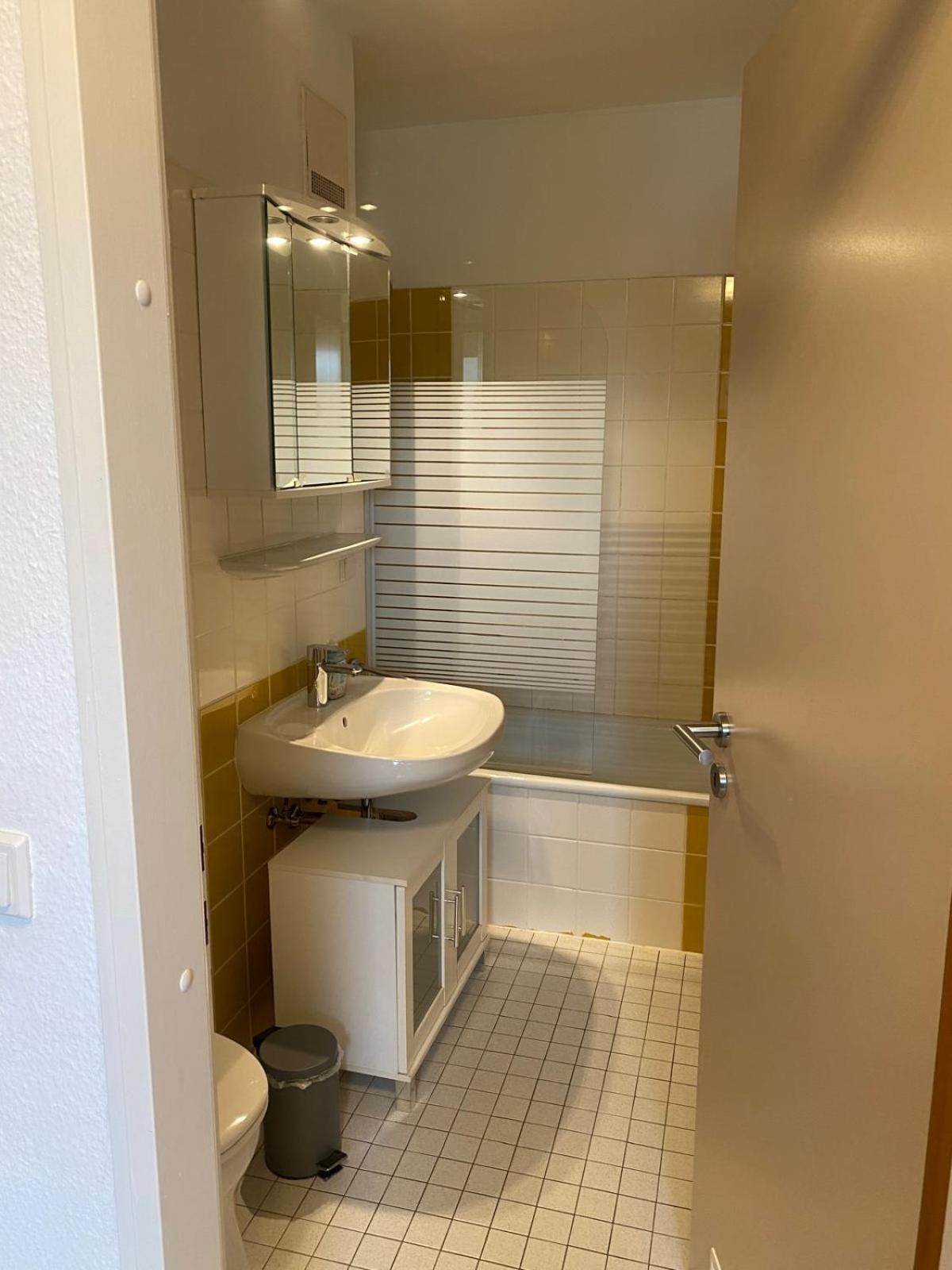 Zwei Zimmer Appartment Mit Balkon Und Stellplatz Voll Moebliert Trier Bagian luar foto