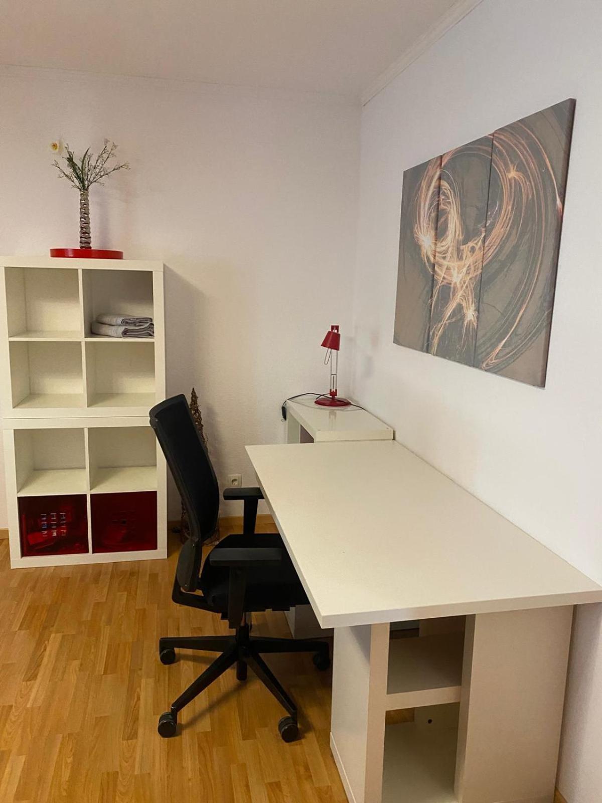 Zwei Zimmer Appartment Mit Balkon Und Stellplatz Voll Moebliert Trier Bagian luar foto